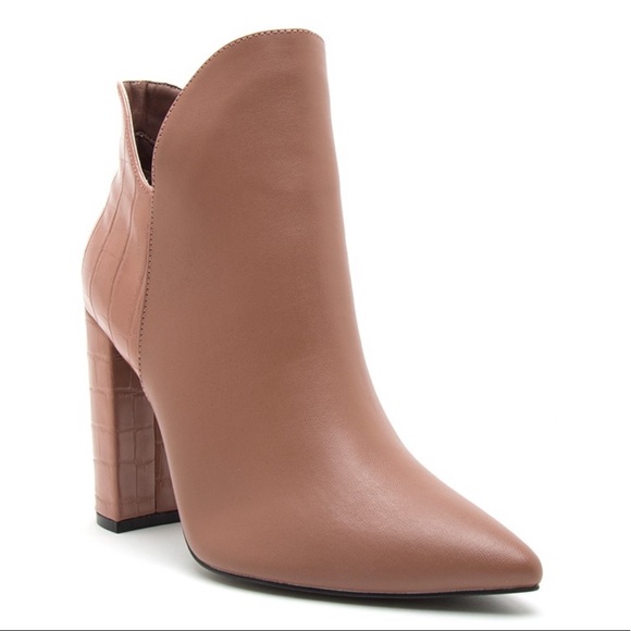 5.5 QUPID Signal Mocha Textured Block Heeled Bootie - Picture 3 of 6